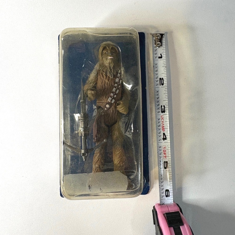 Star Wars Chewbacca Action Figure with Bowcaster Accessory - Picture 2 of 4
